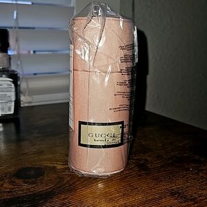 NEW set of 4 Gucci Beauty Makeup brushes with case- pink.